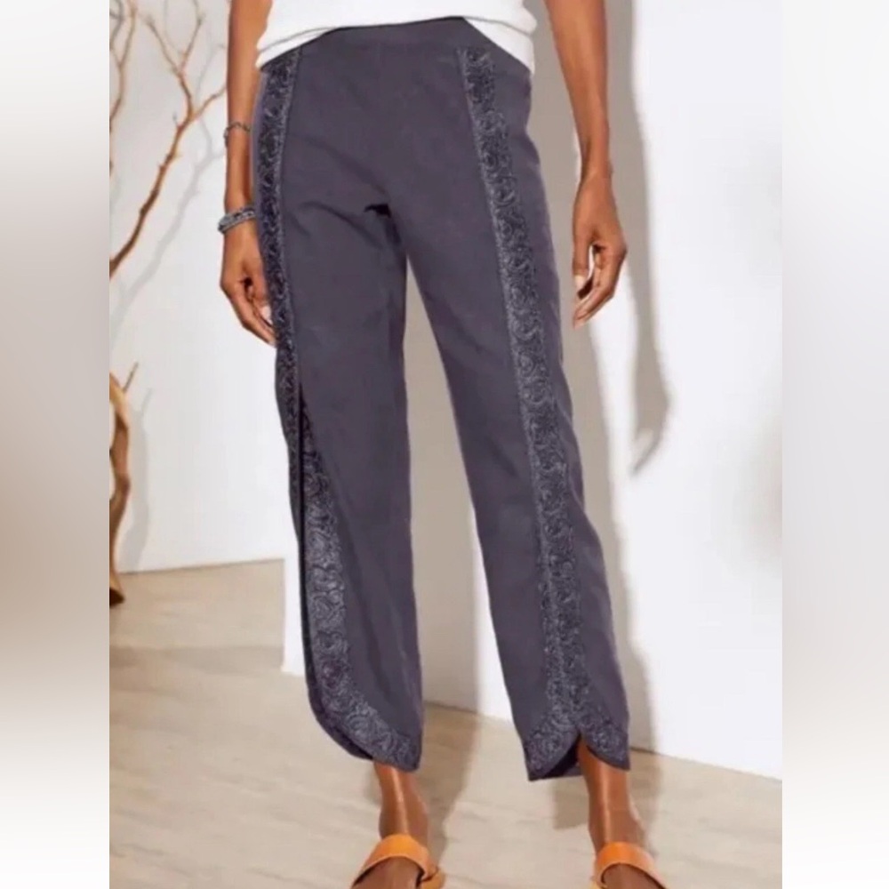Soft Surroundings Navy Blue Embroidered Split Leg Cropped Pants Sz M